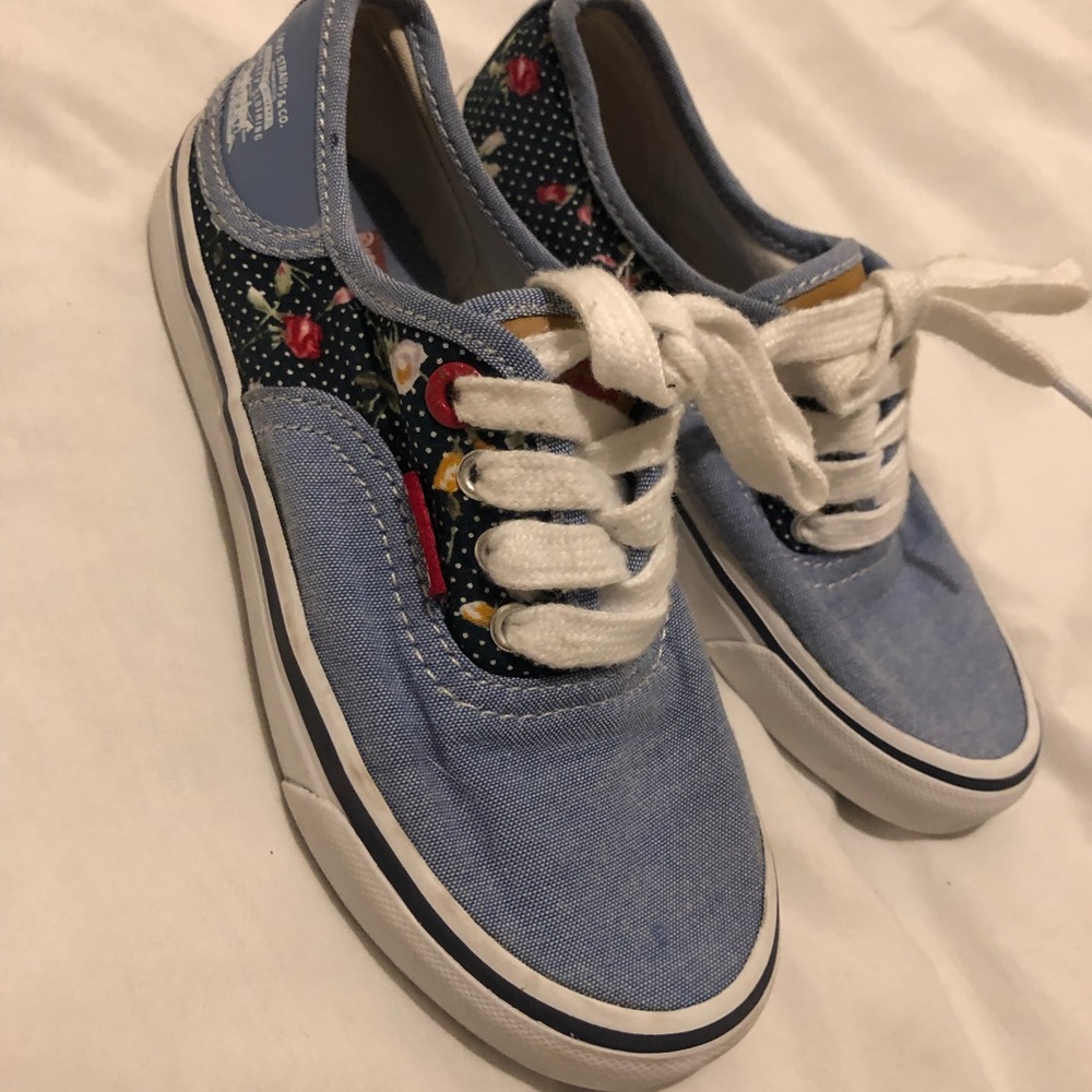 Kids shoes size 12